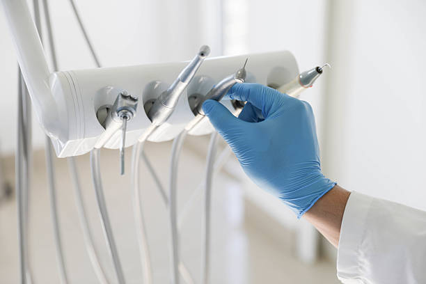 Professional Tooth Extraction technician working in Northfield, KY